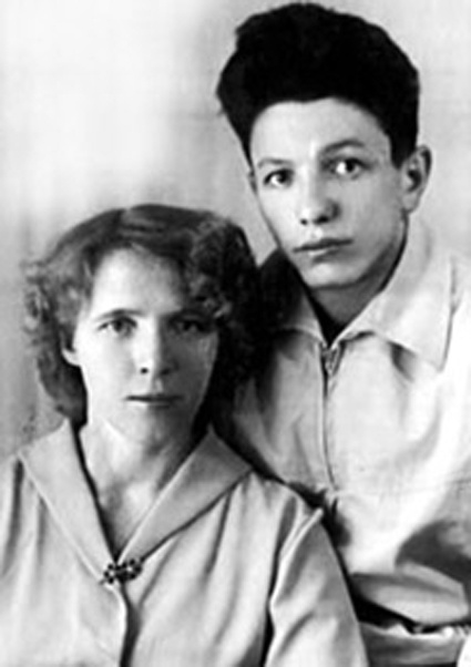 С первой женой Валентиной Болтушкиной (умерла в1988-м), 1956 год. Дочери Марины от этого брака не стало в 2006-м