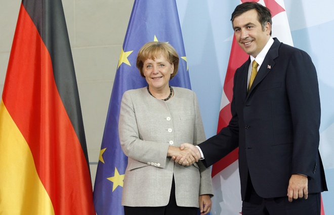 С канцлером Германии Ангелой Меркель. «Украину разменной картой сделать невозможно, и когда мы начнем наконец-то реформы, то реально настолько большим фактором в Европе станем, что проигнорировать нас уже не удастся»