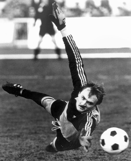 Пик карьеры одного из лучших советских вратарей пришелся на период, связанный с киевским «Динамо», в составе которого Виктор Чанов выступал с 1982-го по 1990 год, сыграл 21 матч за сборную СССР