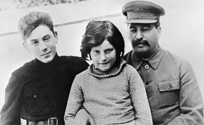 С отцом и братом Василием, 1935 год