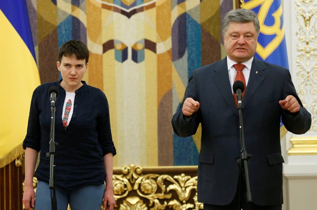 С президентом Украины Петром Порошенко после возвращения на родину, май 2016 года