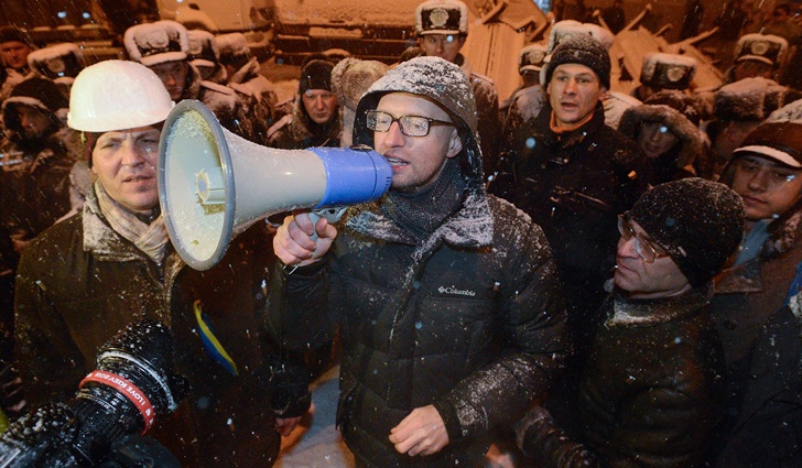 С Андреем Парубием, Сергеем Пашинским и другими, январь 2014 года. «Было не до веселья. Особенно во второй части Майдана. Там витал если не запах смерти, то тревоги. А потом уже смерть гуляла по Майдану...»