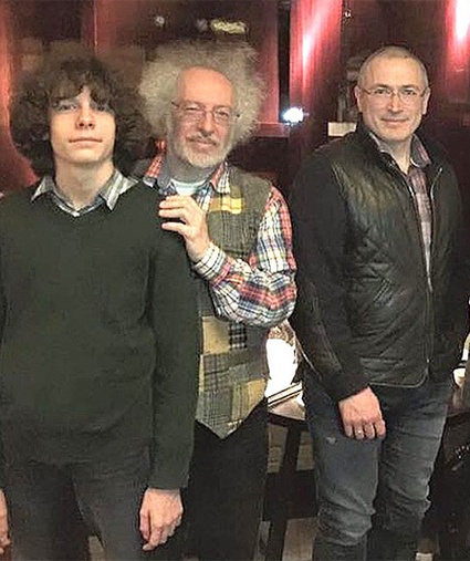 С сыном Алексеем и Михаилом Ходорковским, Лондон, 2016 год