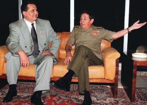 В Гаване с Раулем Кастро — младшим братом первого секретаря ЦК Коммунистической партии Кубы Фиделя Кастро, который в 2006 году по состоянию здоровья передал свои полномочия брату